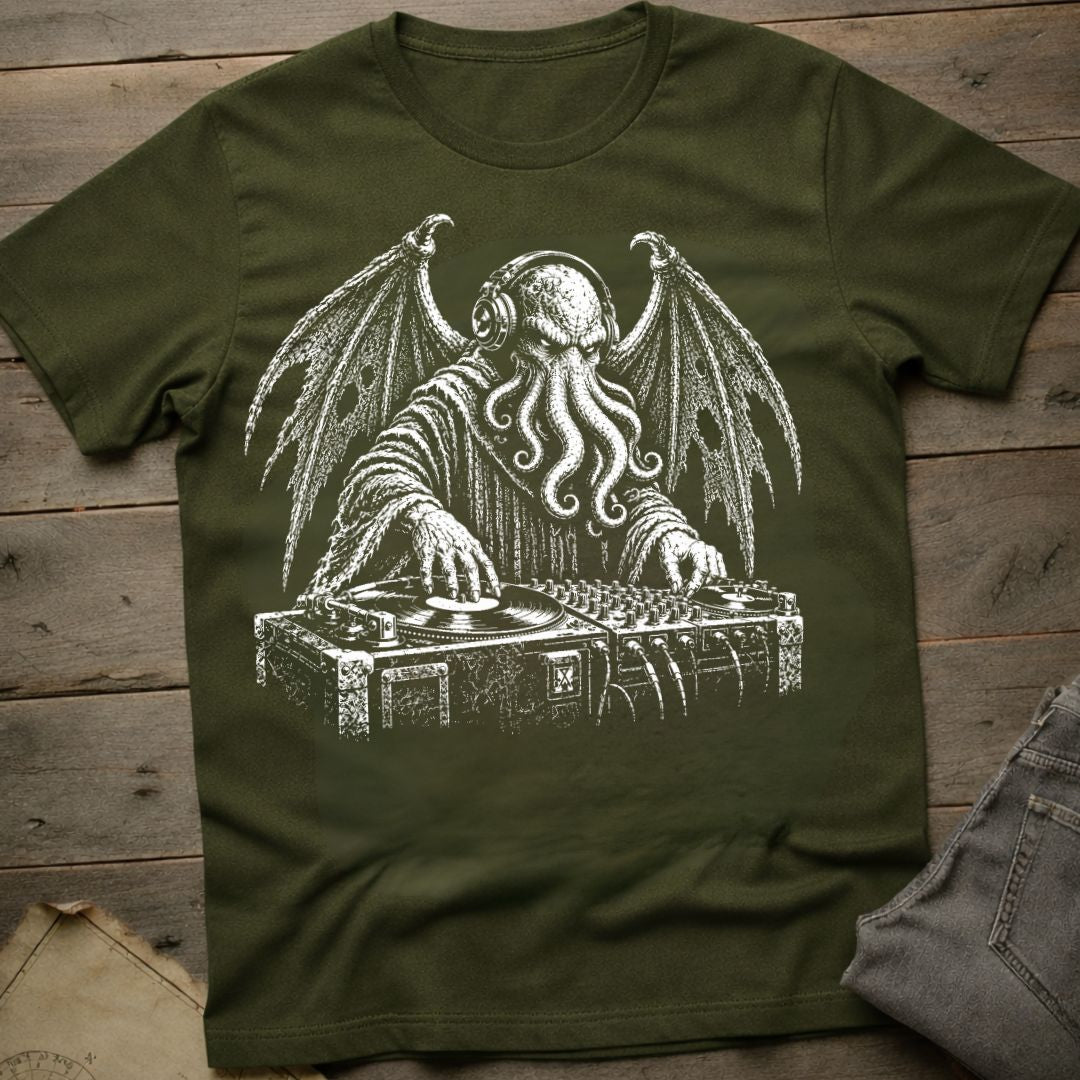 Dj Cthulhu  T-Shirt